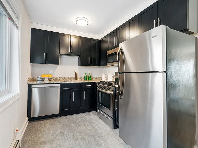 21 Clinton Ave — Photo 1