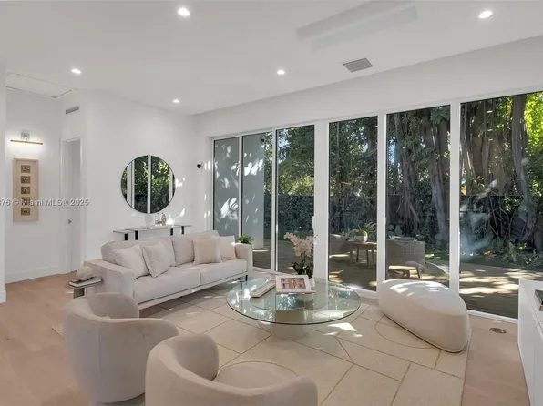 354 NW 43rd St, Miami, FL 33127