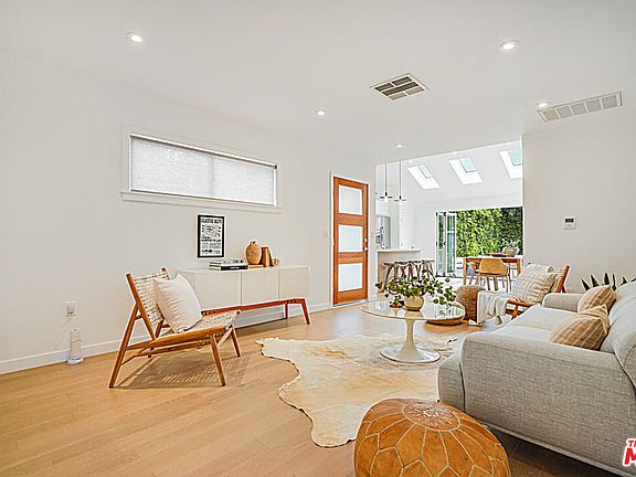 4th image of 323 Vista Pl