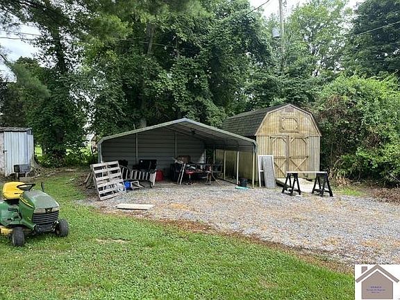 4th image of 181 Mohawk Dr