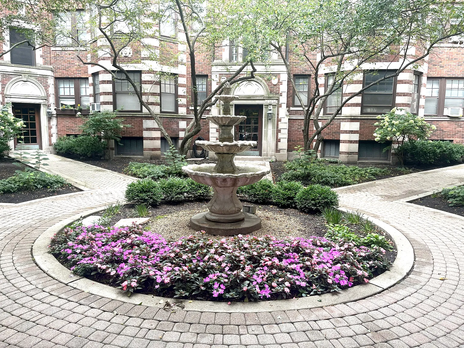 2 bed, 900 sqft, $1,980 — Photo 2