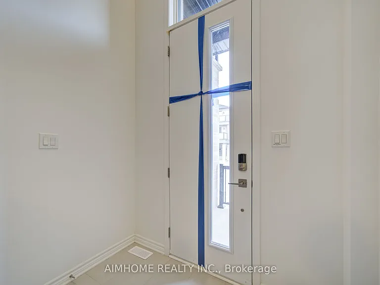 60 Avani Ave — Photo 2