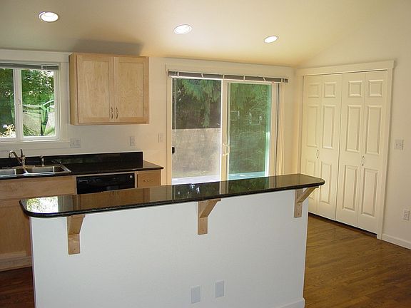 4th image of 10435 NE 142nd Pl