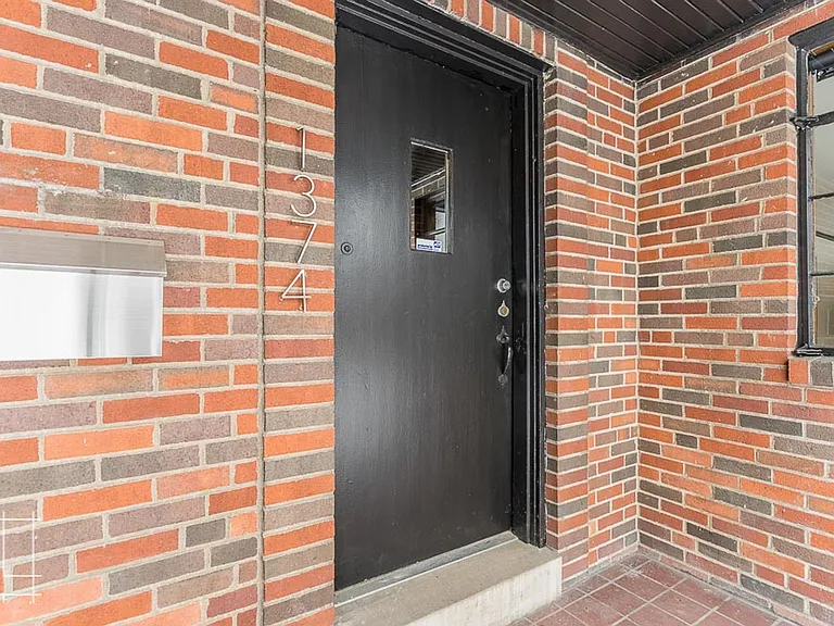 1374 E. Broad St. — Photo 57