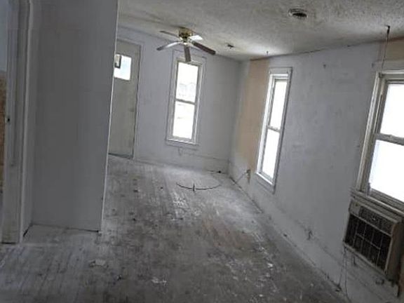 3rd image of 505 Grove St SE