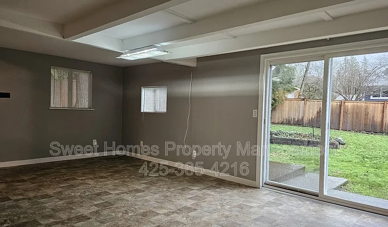 12828 111th Ave NE — Photo 6