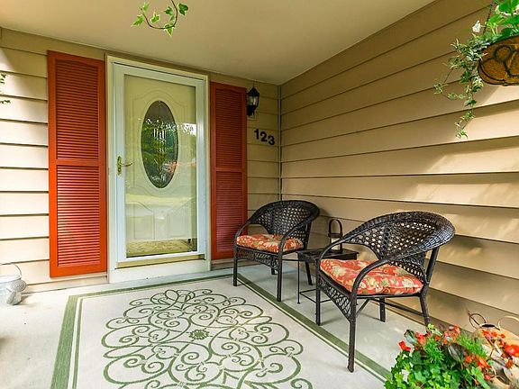 5th image of 123 Ormsbee Ave