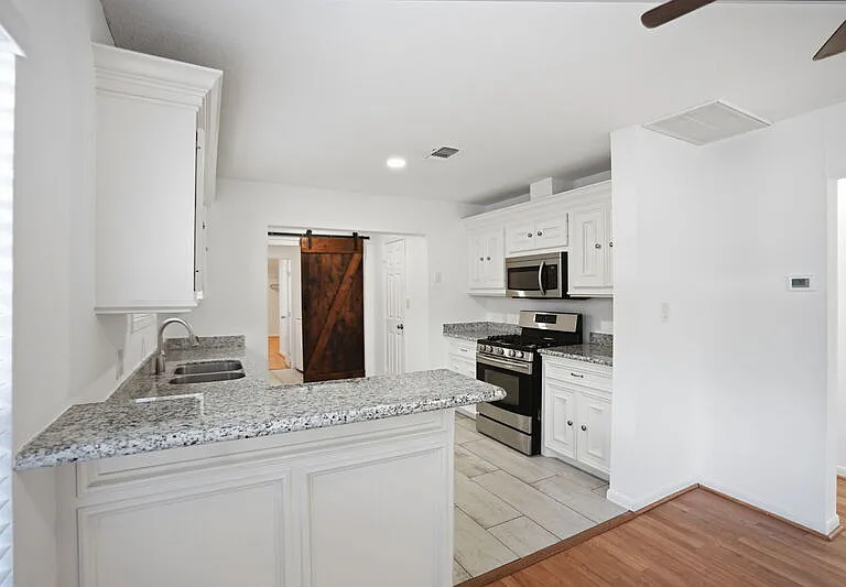 5315 Bell St — Photo 5