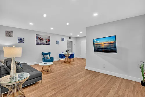 10004 E Bay Harbor Dr Photo 1