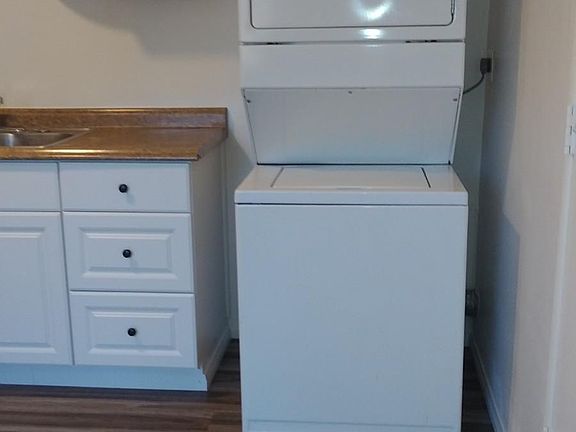 2nd image of 3058 Hawthorn St