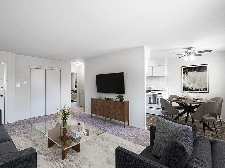 Warwick Terrace Apartment Homes — Photo 3