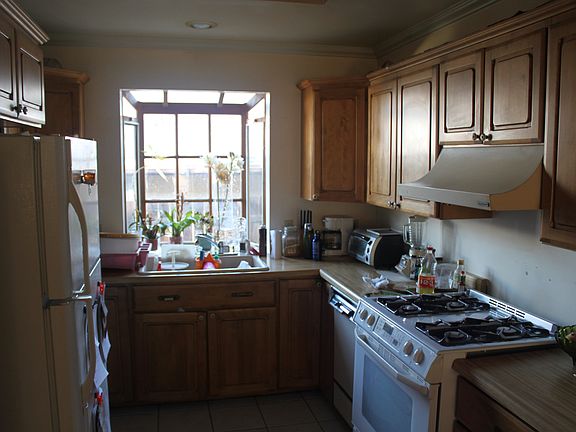 3rd image of 11008 Odell Ave