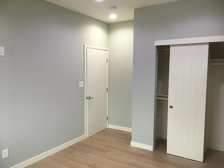 648 N Serrano Ave #1/2 — Photo 7