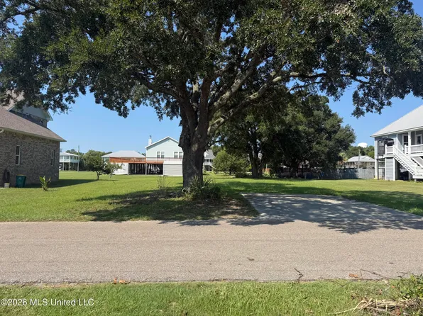 105 Buena Vista Dr, Long Beach, MS 39560