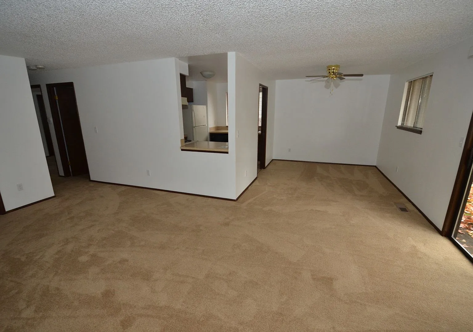 Bright & Beautiful Townhome- Fully Remodeled Kitchen and Bathrooms - Spacious Yard! — Photo 4