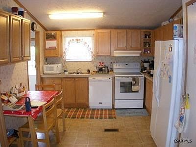 3rd image of 114 Rose St