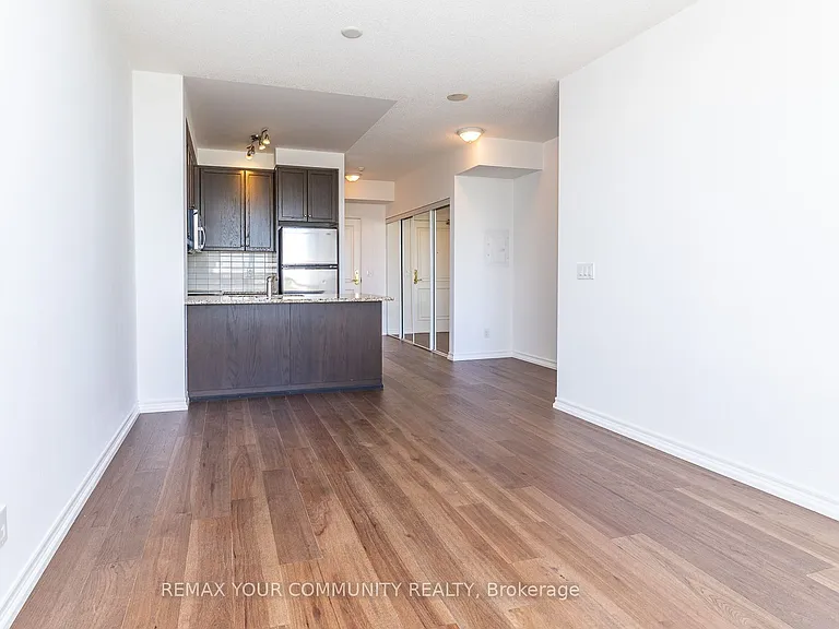 9245 Jane St #514 — Photo 15