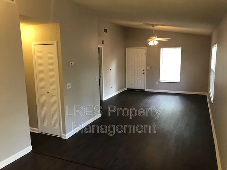 1406 Northlake Dr #1406 — Photo 8