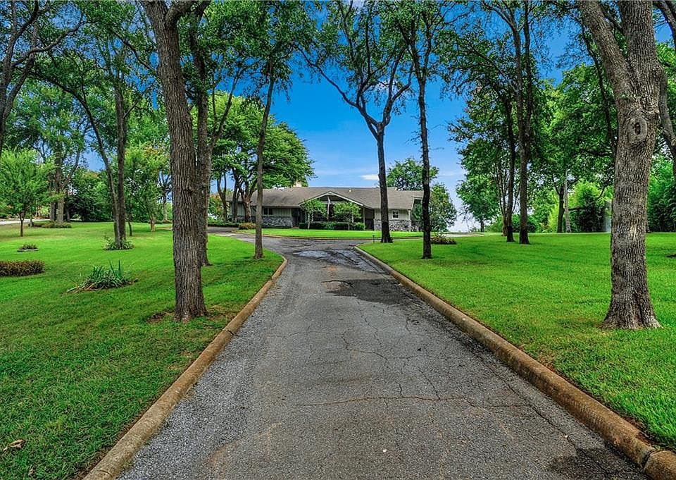 1st image of 195 Crescent Dr
