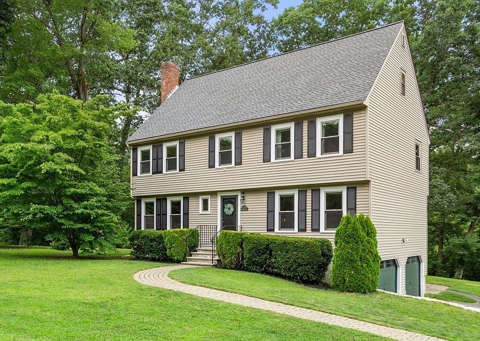1st image of 26 Woodbury Ln