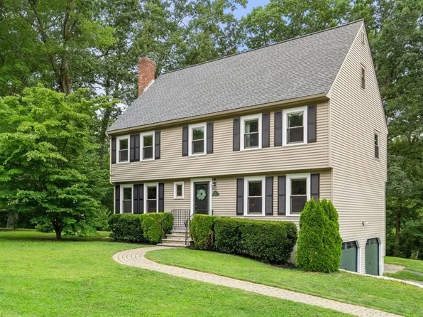 26 Woodbury Ln, North Andover, MA 01845