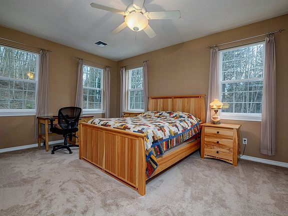 5th image of 37200 SE Mount Norway Dr