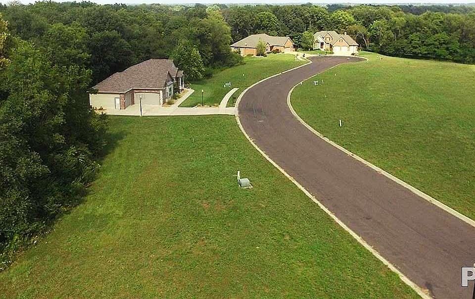2nd image of 236 Dogwood Ln