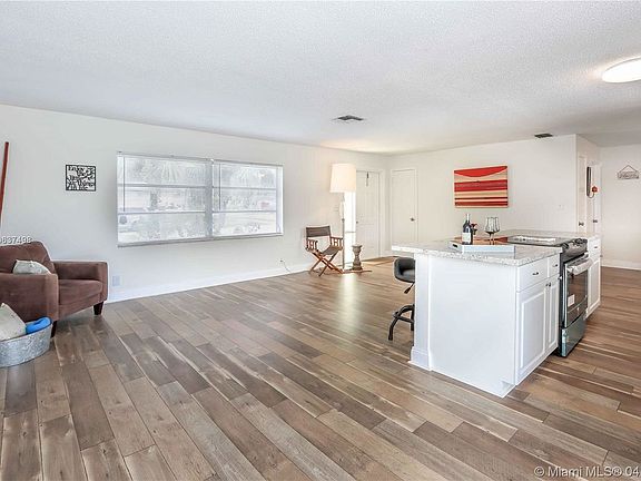 5th image of 1102 Pinehurst