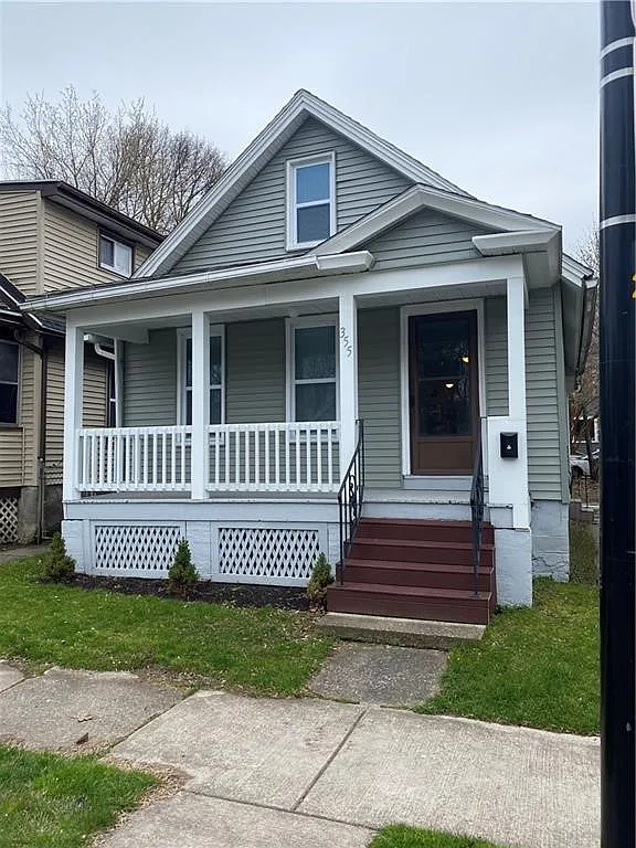 Building Photo - 355 Caroline St