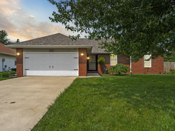 2625 N Meadowlake Drive, Springfield, MO 65802