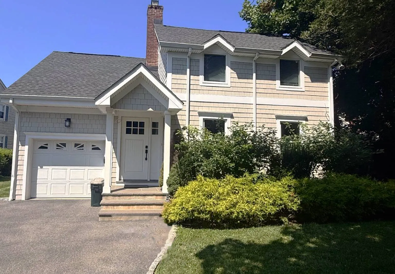 4 bed, 3.5 bath, 3040 sqft, $10,250 — Photo 1