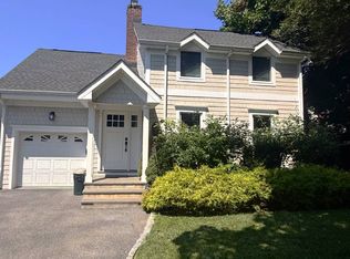 19 Lorraine Dr, Eastchester, NY 10709