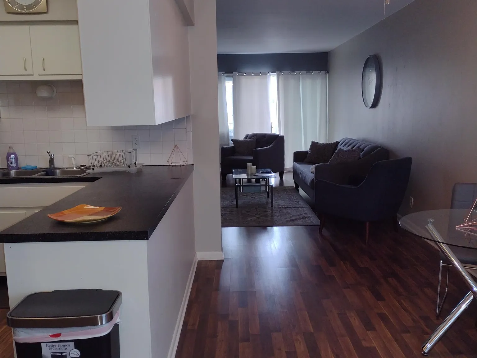 106 W. Douglas apt - 4 — Photo 2