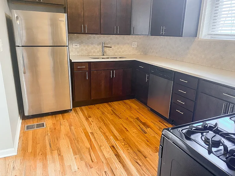 1514 N. Honore St./1500 N. Elk Grove — Photo 9
