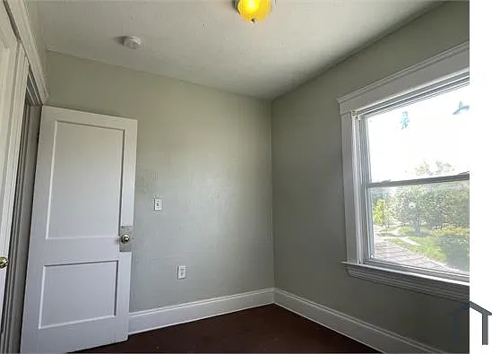 10301 Dickens Ave — Photo 11