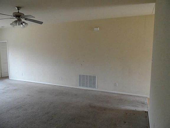 3rd image of 501 Lydia Ln