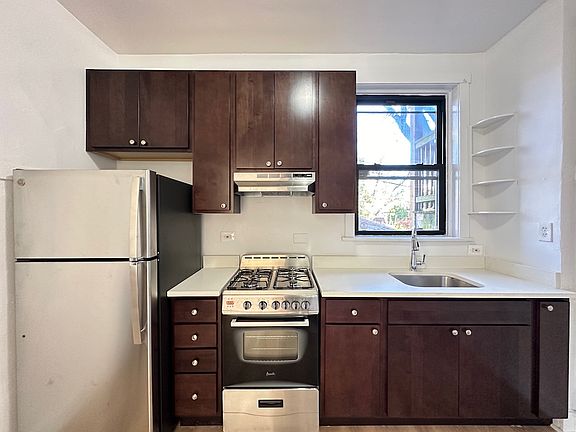 4th image of 2424 N Sawyer Ave #N2