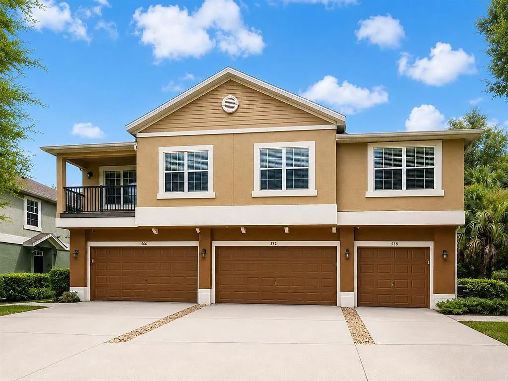 3 bed, 2.5 bath, 1595 sqft, $2,200 — Photo 1