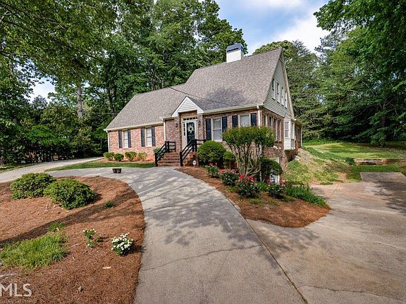3rd image of 1419 Forest Ln SE