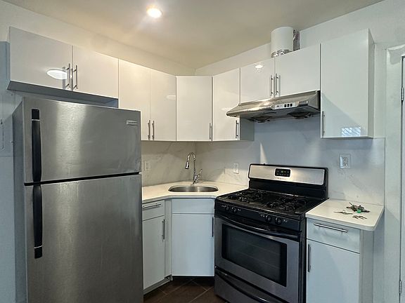 4th image of 39 Wilson Ave APT 1F