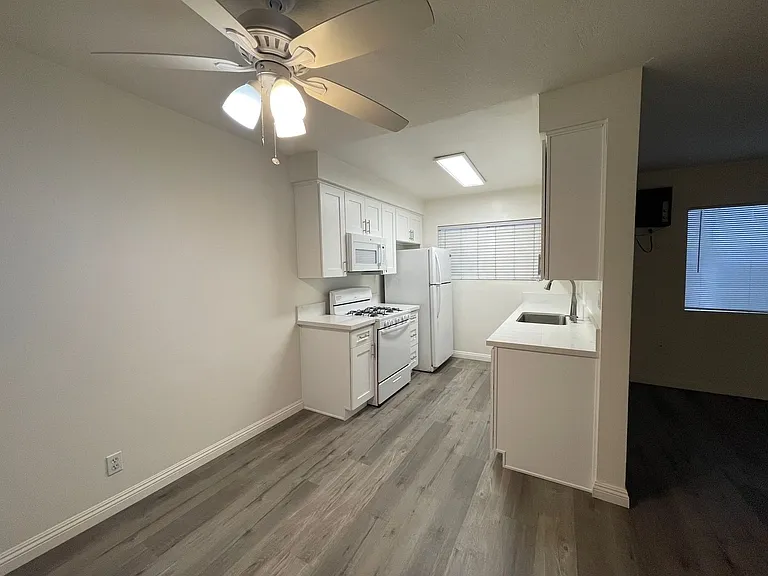 943 N Louise St — Photo 10