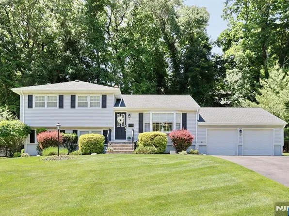 11 Henry Ave, Park Ridge, NJ 07656