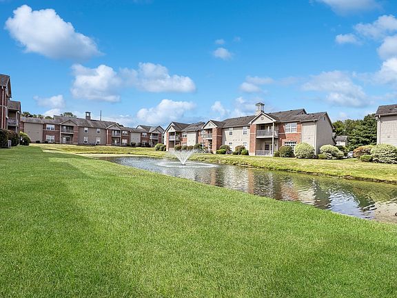 Beaver Creek Apartments Lake Front View