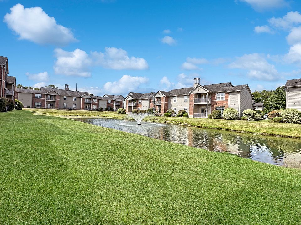 Beaver Creek Apartments Lake Front View
