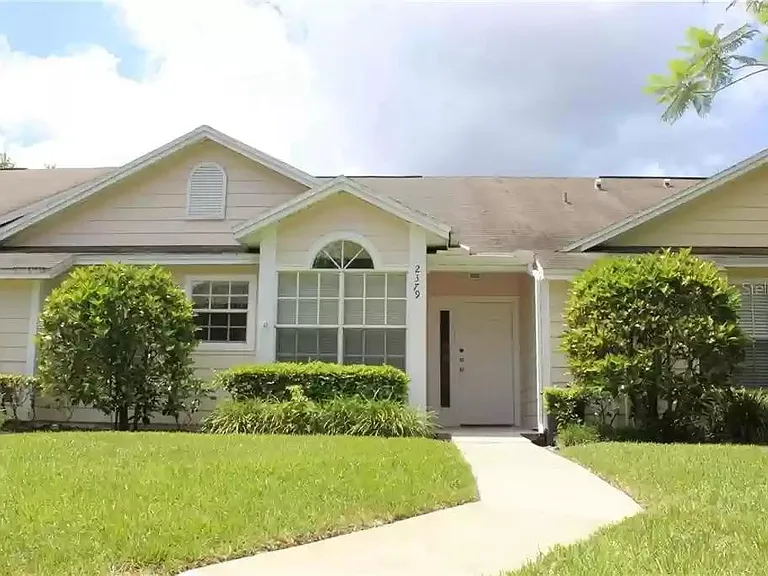 2379 Bentley Dr — Photo 2