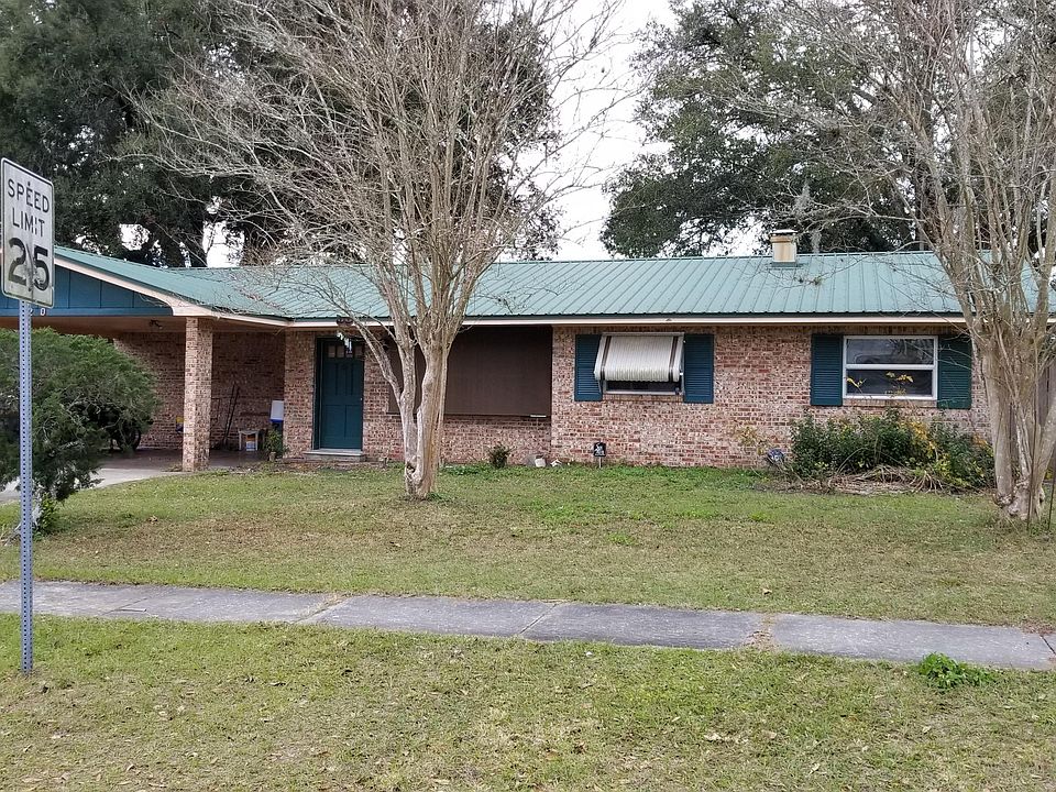 1st image of 200 Holly Ln