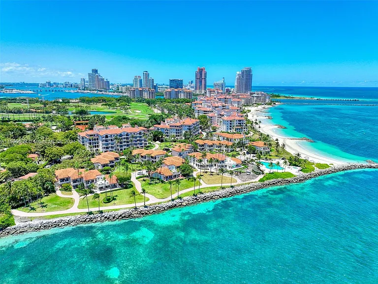 19144 Fisher Island Dr #19144 — Photo 41
