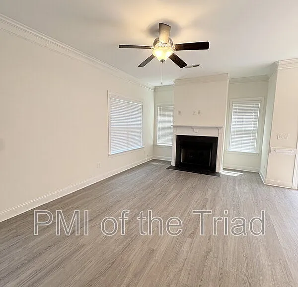 2974 York Place Dr — Photo 7