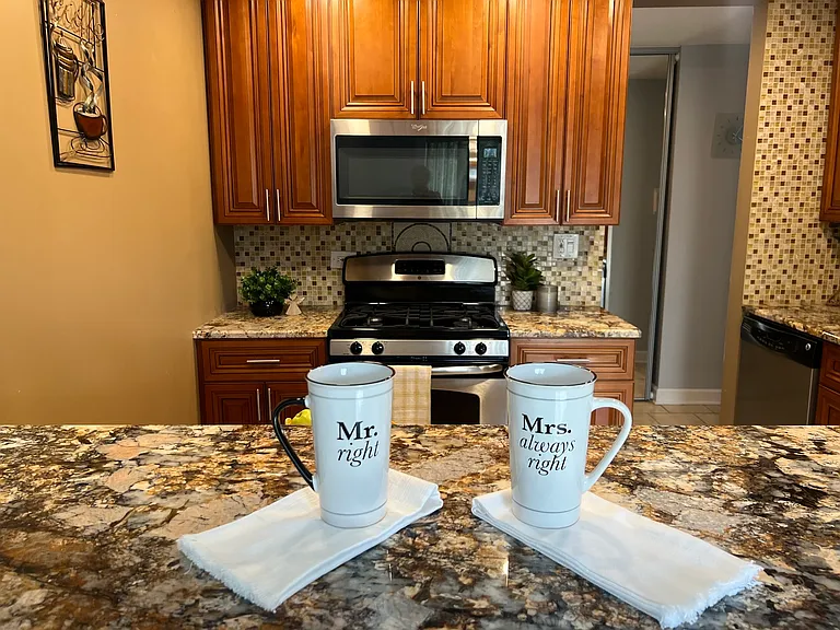 1880 Bonnie Ln #302 — Photo 4
