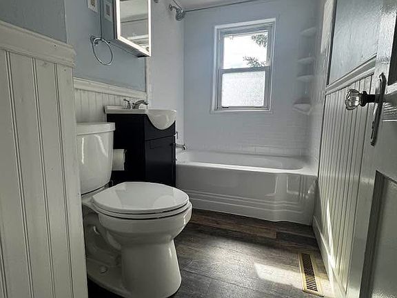 3rd image of 14 Pleasant St